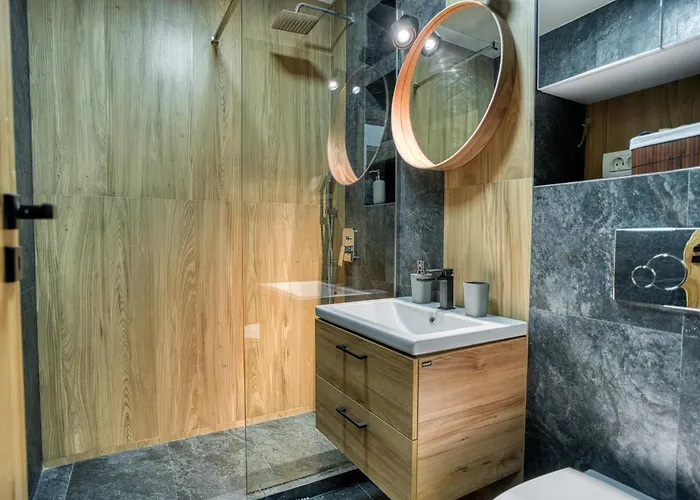 Chic Retreat: Newly Renovated 1br Apartmán Bukurešť