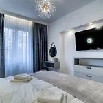 Chic Retreat: Newly Renovated 1br Apartmán Bukurešť