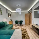 Chic Retreat: Newly Renovated 1br Apartmán *