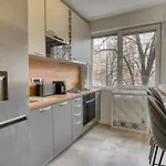 Chic Retreat: Newly Renovated 1br *