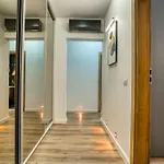 Chic Retreat: Newly Renovated 1br Apartmán Bukurešť