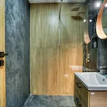 Chic Retreat: Newly Renovated 1br Bukurešť