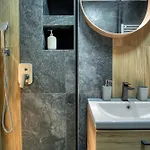 Chic Retreat: Newly Renovated 1br Apartmán