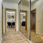 Chic Retreat: Newly Renovated 1br Bukurešť