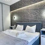 Chic Retreat: Newly Renovated 1br Apartmán Bukurešť
