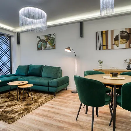 Chic Retreat: Newly Renovated 1br * Bukarest