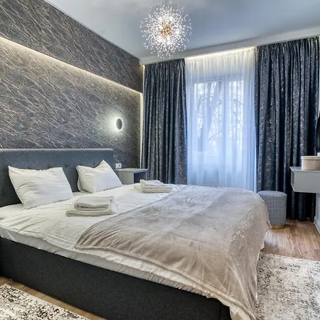 Apartamento Chic Retreat: Newly Renovated 1br Bucarest