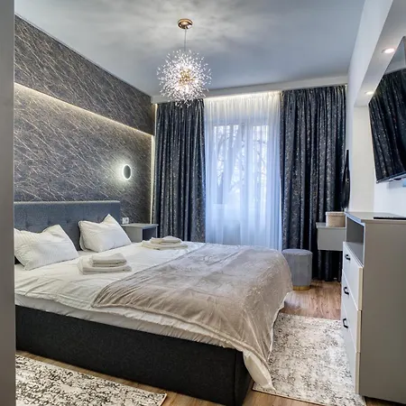 Chic Retreat: Newly Renovated 1br