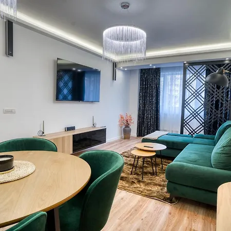 Chic Retreat: Newly Renovated 1br