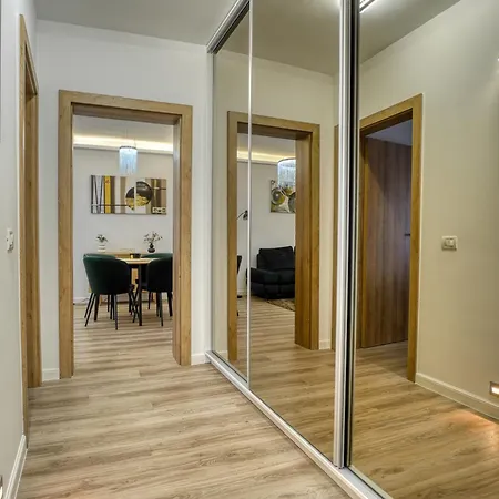 Chic Retreat: Newly Renovated 1br Bukarest