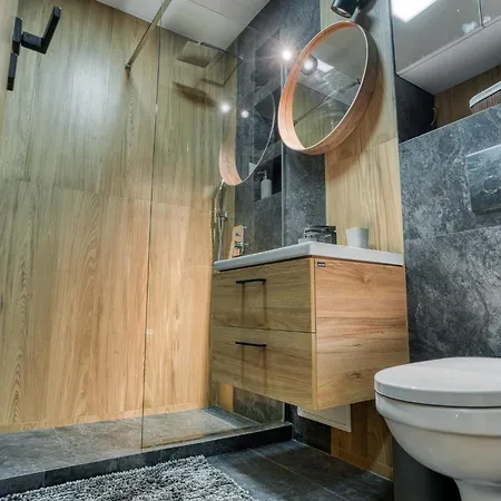 Apartamento Chic Retreat: Newly Renovated 1br Bucarest