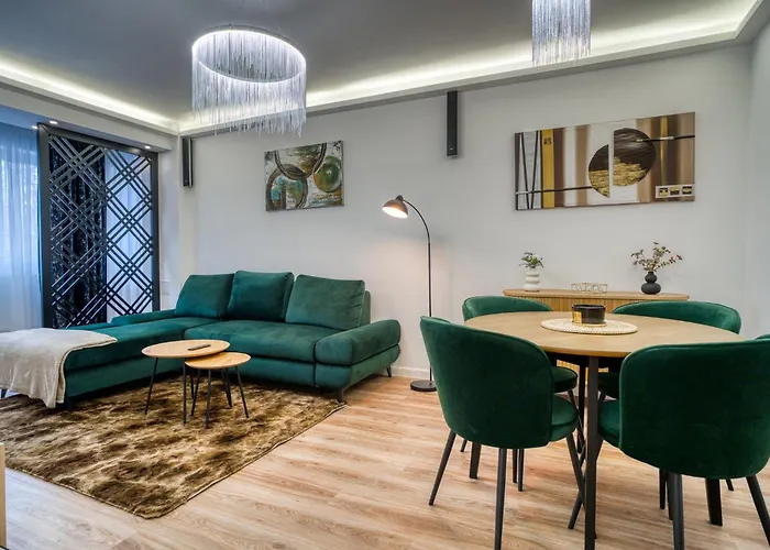 Chic Retreat: Newly Renovated 1br * Bucharest