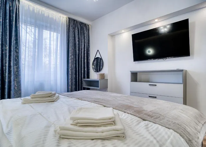 Апартаменти Chic Retreat: Newly Renovated 1br