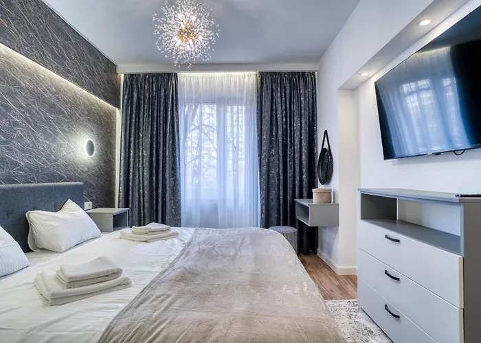 Chic Retreat: Newly Renovated 1br Апартаменти