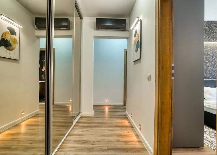 Chic Retreat: Newly Renovated 1br Апартаменти Бухарест