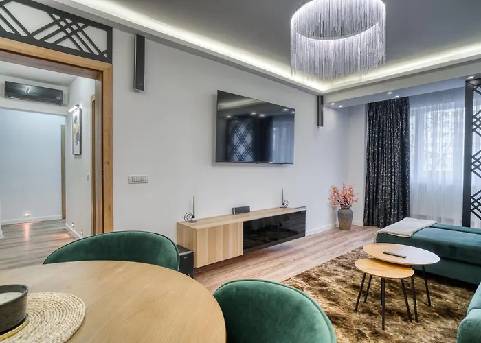 Chic Retreat: Newly Renovated 1br * Bucharest