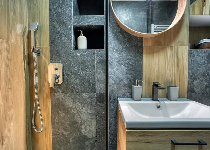 Chic Retreat: Newly Renovated 1br Apartment
