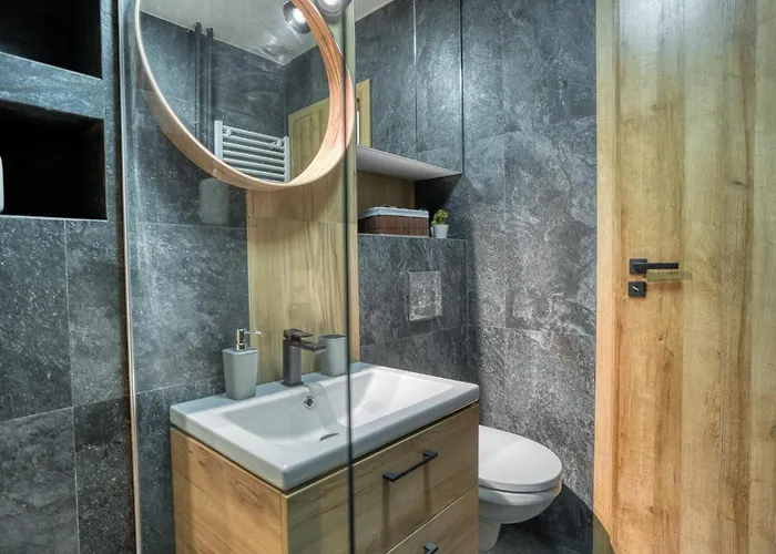 Chic Retreat: Newly Renovated 1br Апартаменти *