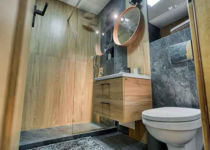 Apartament Chic Retreat: Newly Renovated 1br Bucureşti